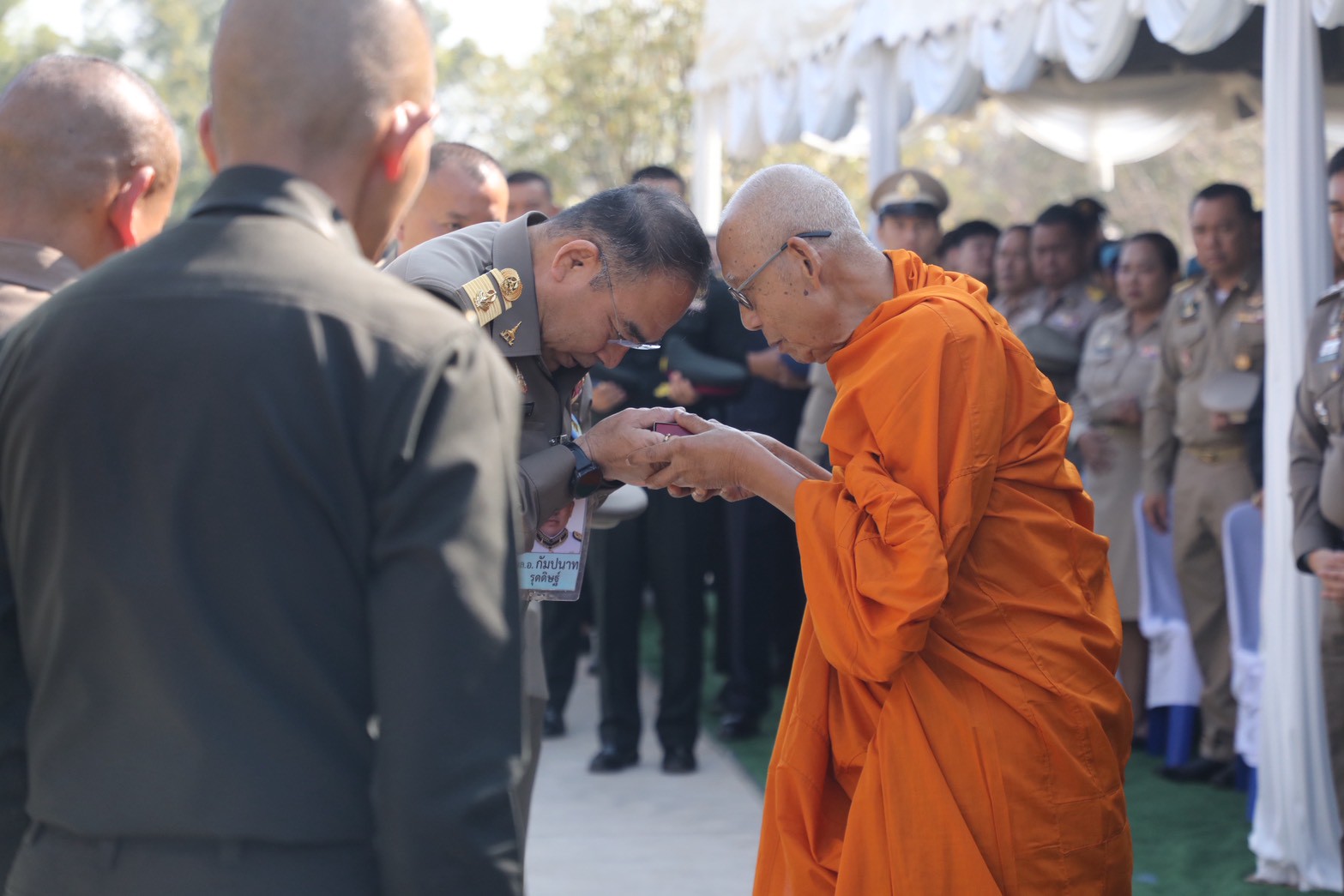 title - ส.ป.ก. เข้าร่วมพิธีเปิดสำนักงานฯ พร้อมมอบเอกสารสิทธิ์ การใช้ประโยชน์ที่ดิน (ส.ป.ก.) และประชุมการติดตามการดำเนินงานตามแผนปฏิบัติการพัฒนาพื้นที่สถานีวิจัยการเกษตรและพัฒนาโครงการหลวงโนนดินแดง ณ จังหวัดบุรีรัมย์